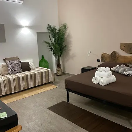 L'angolo Delle Bugie 4* 图里
