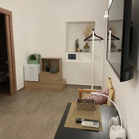 L'angolo Delle Bugie 4* 图里